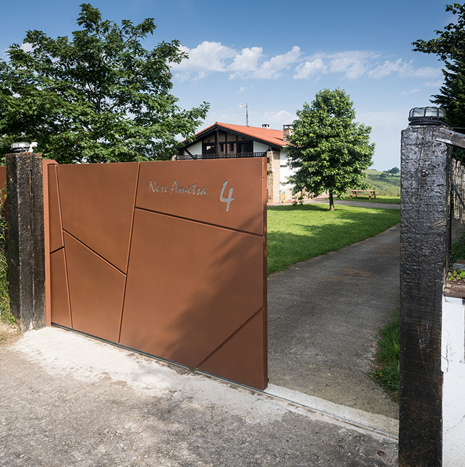 Puerta corredera de garaje y residencial