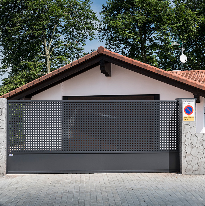 Puerta corredera de garaje y residencial