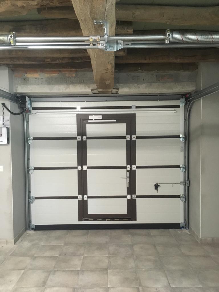 Parte interior de una puerta seccional