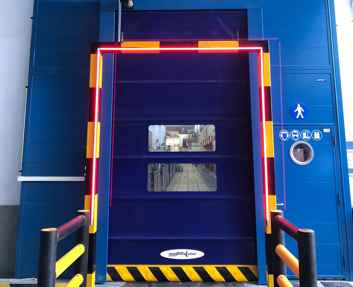 Puerta corredera + puerta rápida